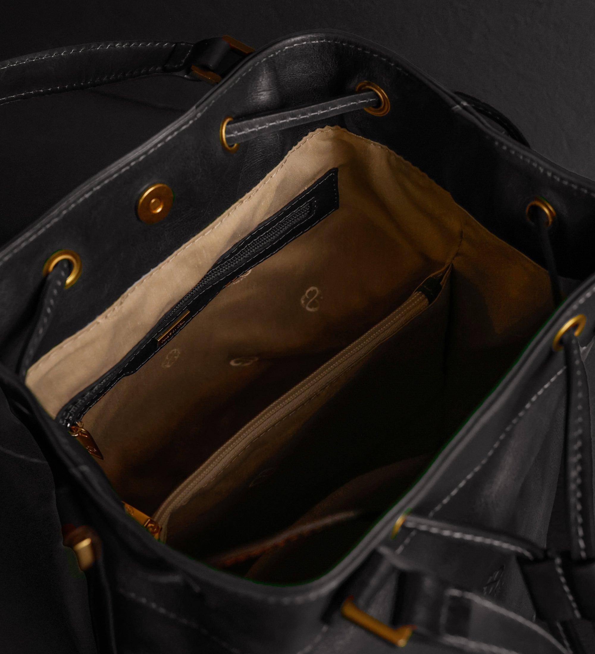 Sac seau en cuir pour femme Light In August