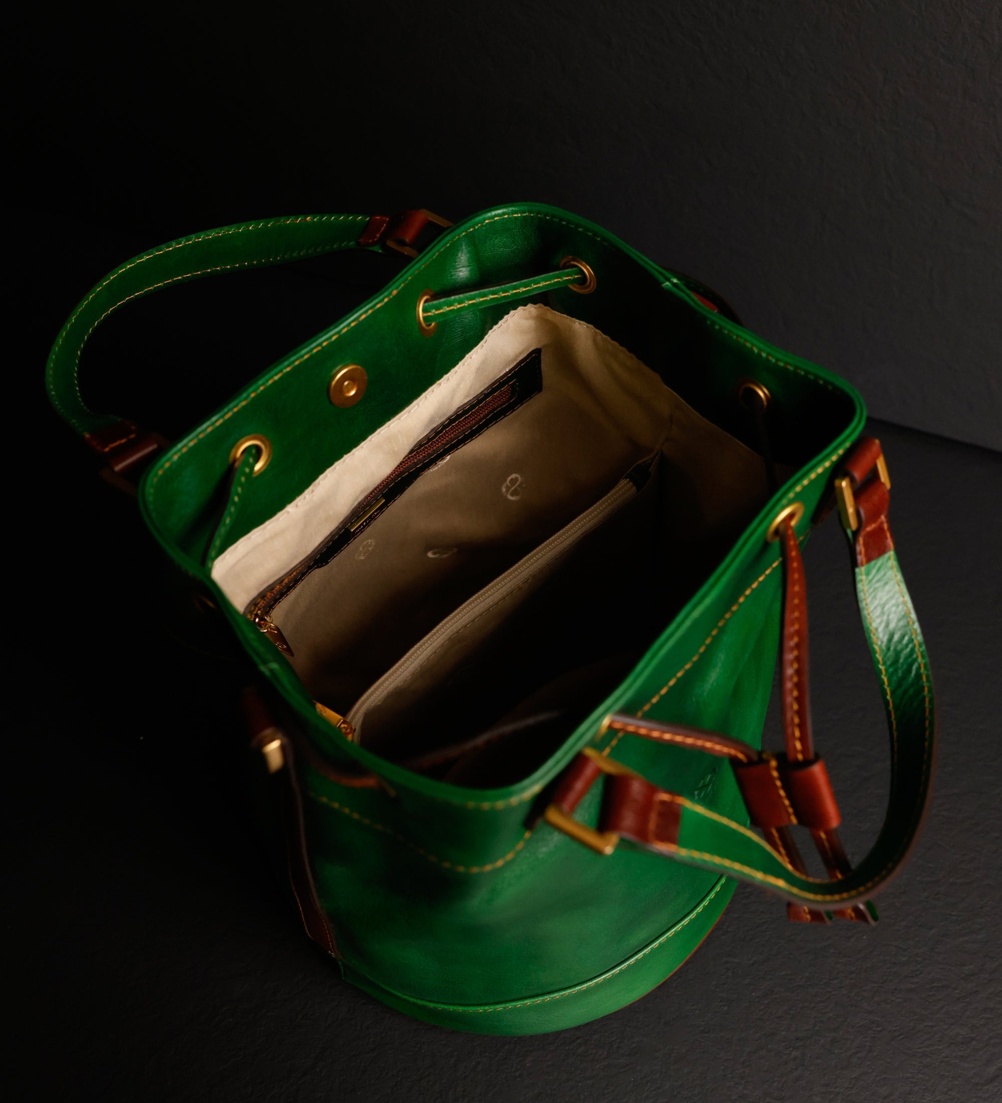 Sac seau en cuir pour femme Light In August