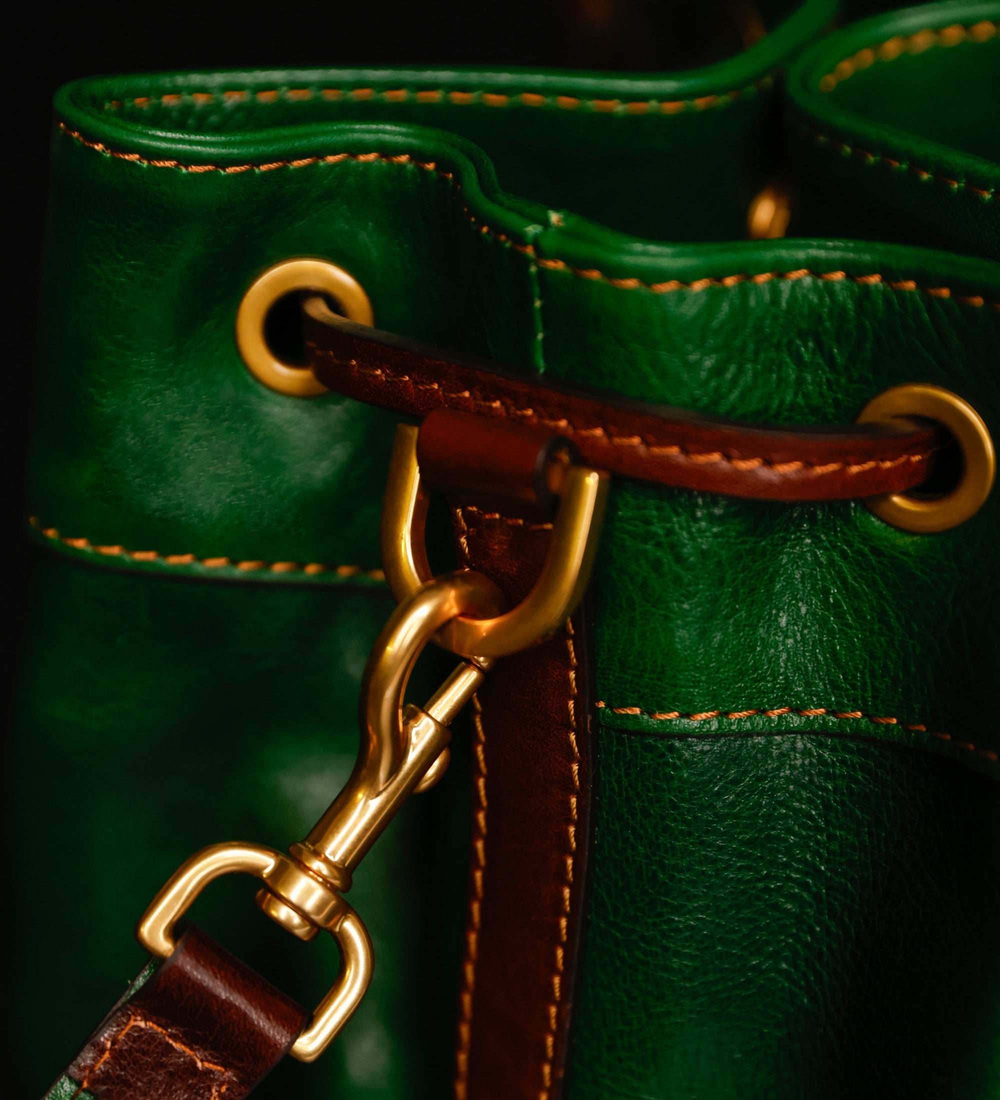 Sac seau en cuir pour femme Light In August