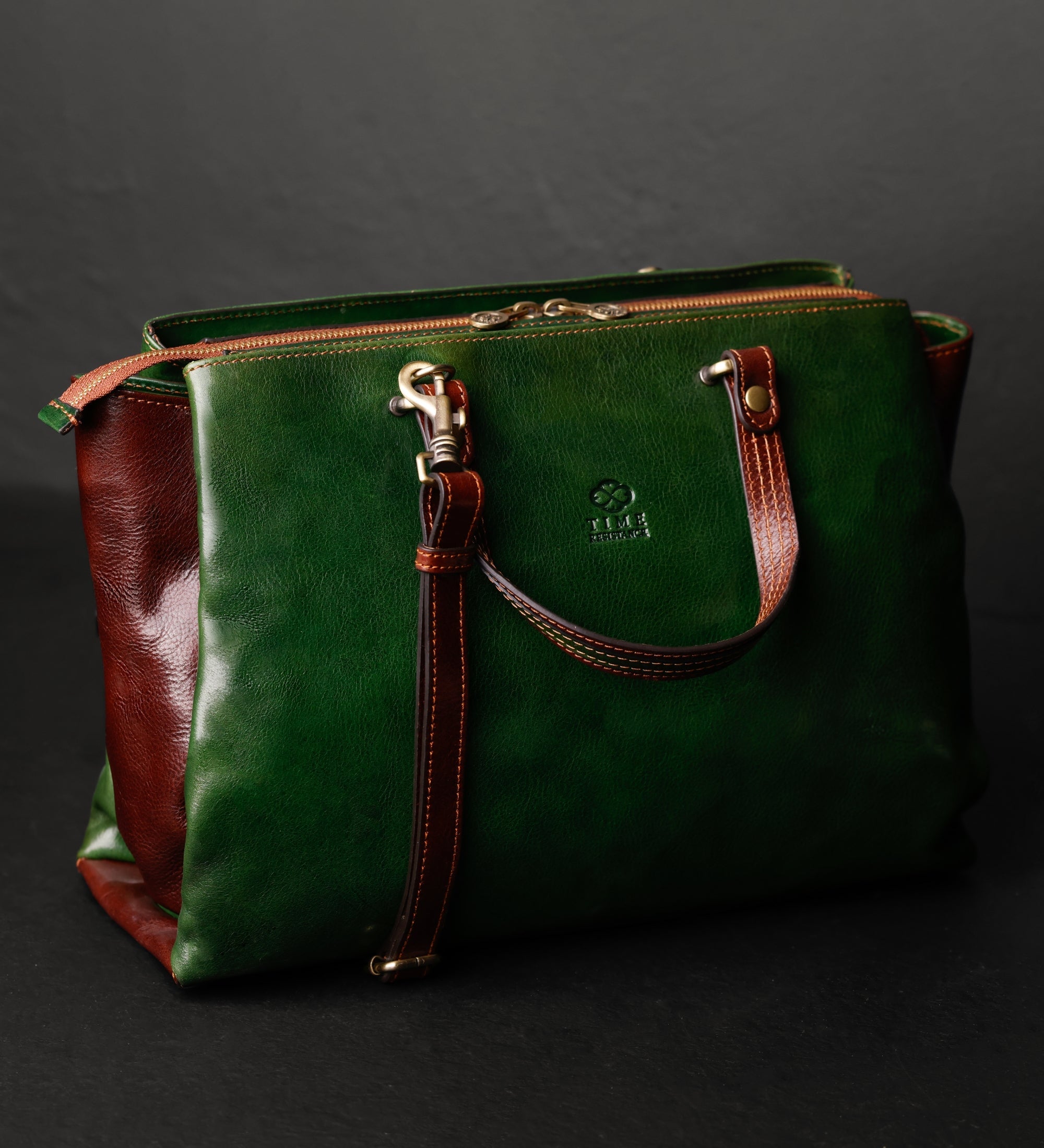 Sac cabas à l’épaule en cuir pour femme The Scarlet Letter