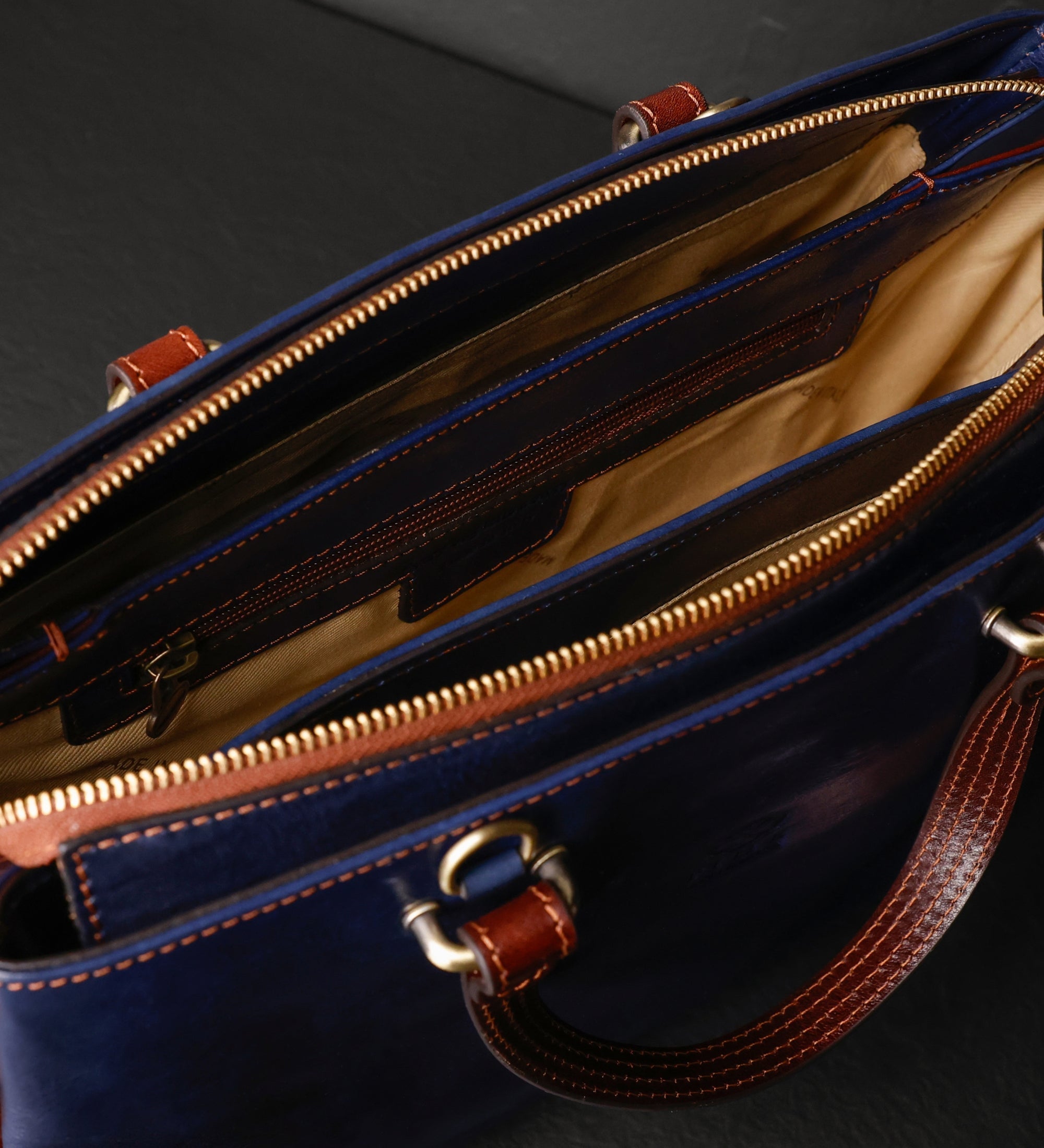 Sac cabas à l’épaule en cuir pour femme The Scarlet Letter