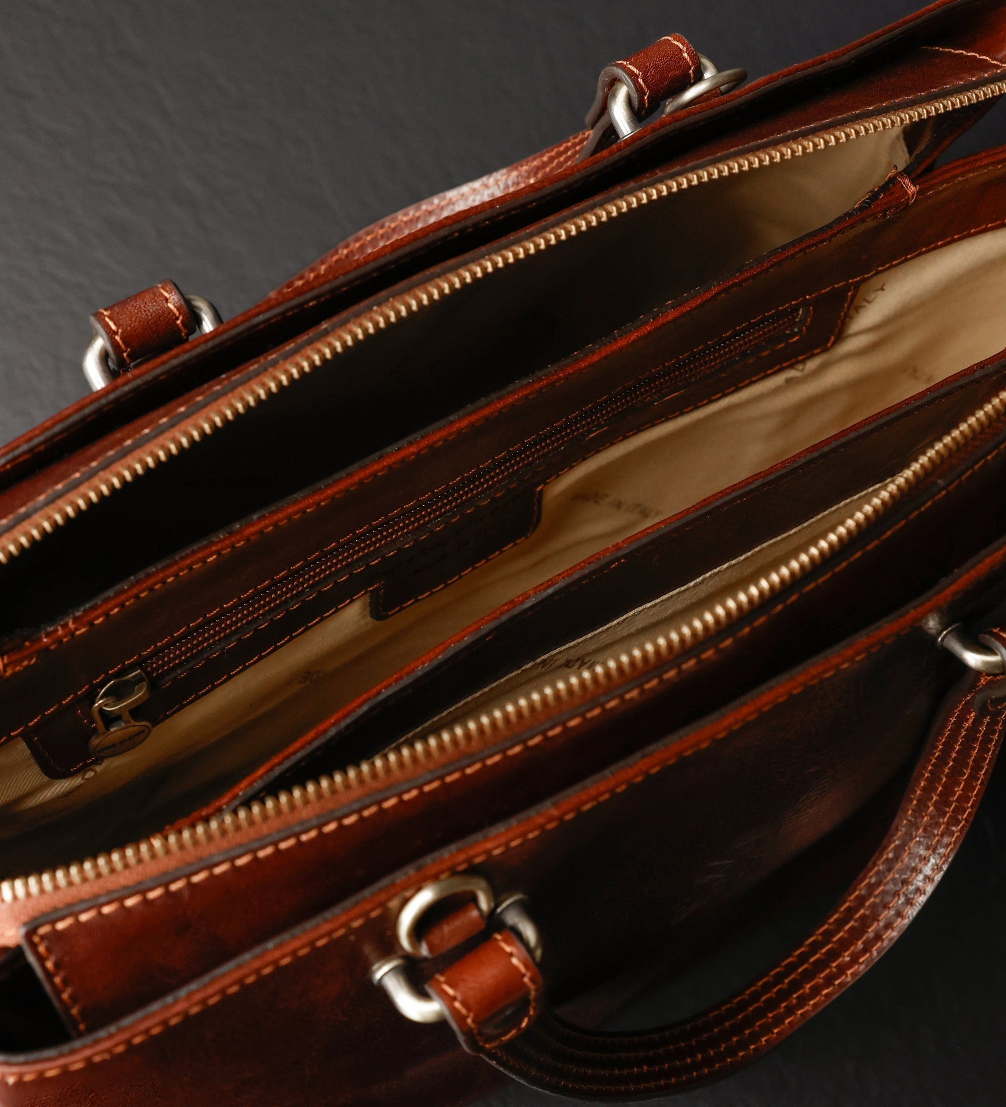 Sac cabas à l’épaule en cuir pour femme The Scarlet Letter