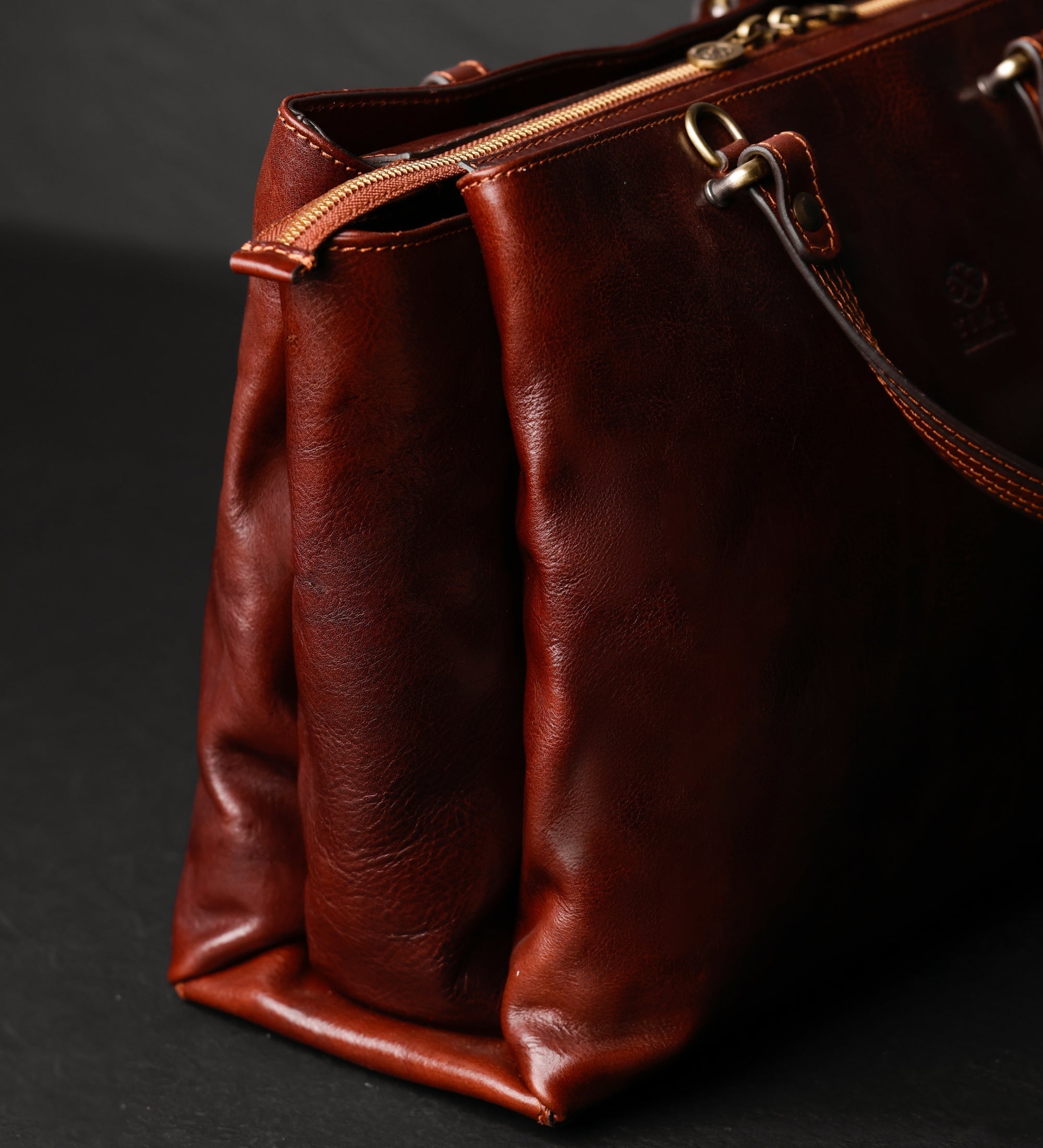 Sac cabas à l’épaule en cuir pour femme The Scarlet Letter