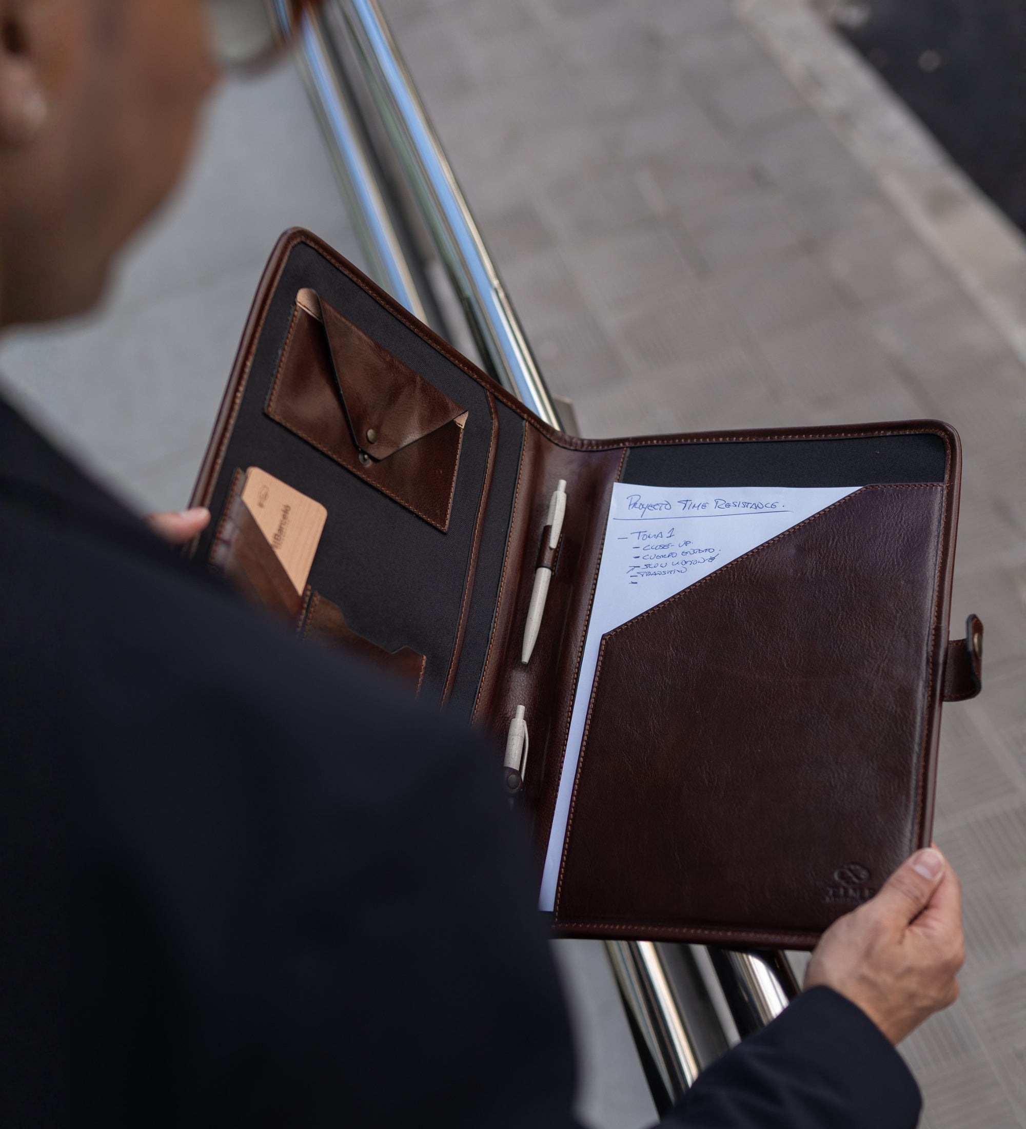 Porte-documents organiseur A4 en cuir The Call of the Wild
