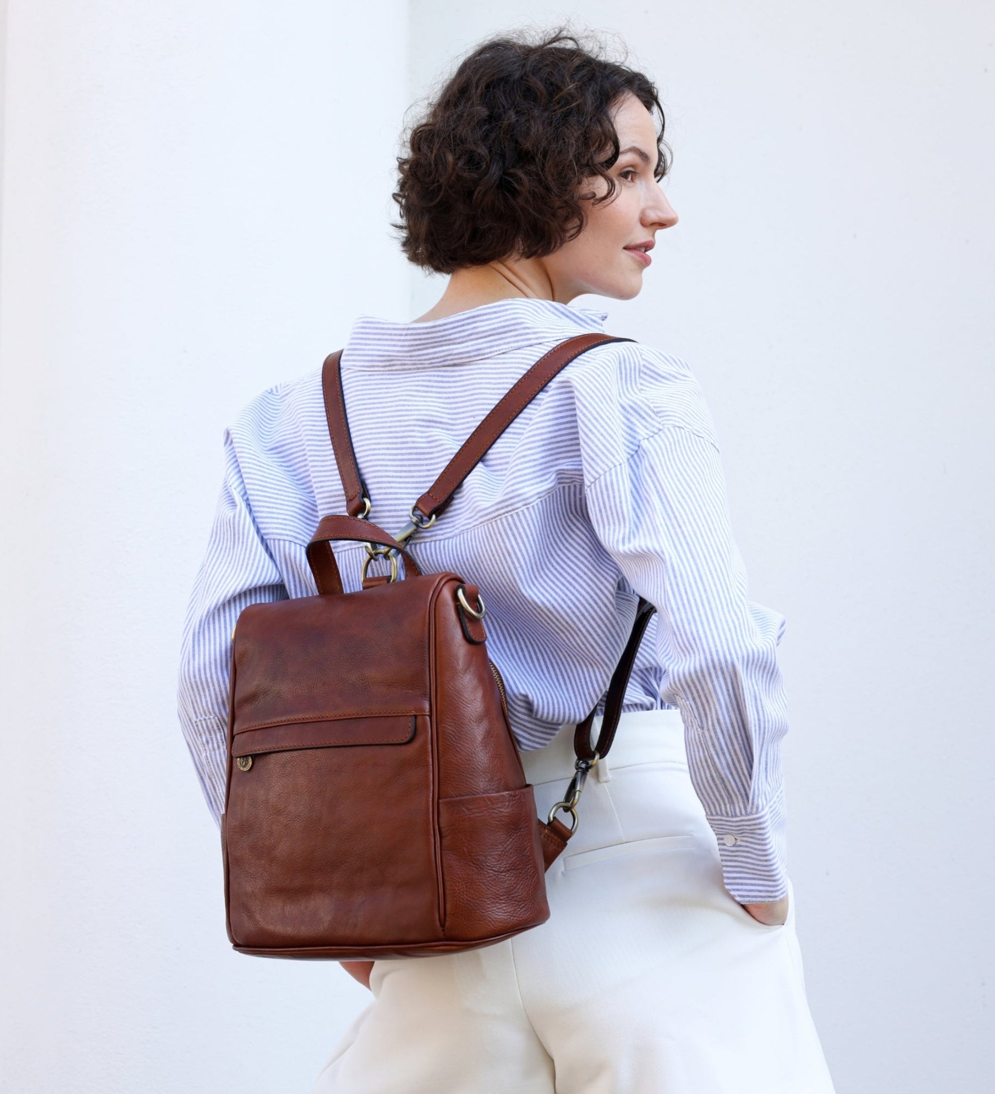 Sac à dos convertible en sac à l’épaule en cuir marron cognac pour femme The Waves
