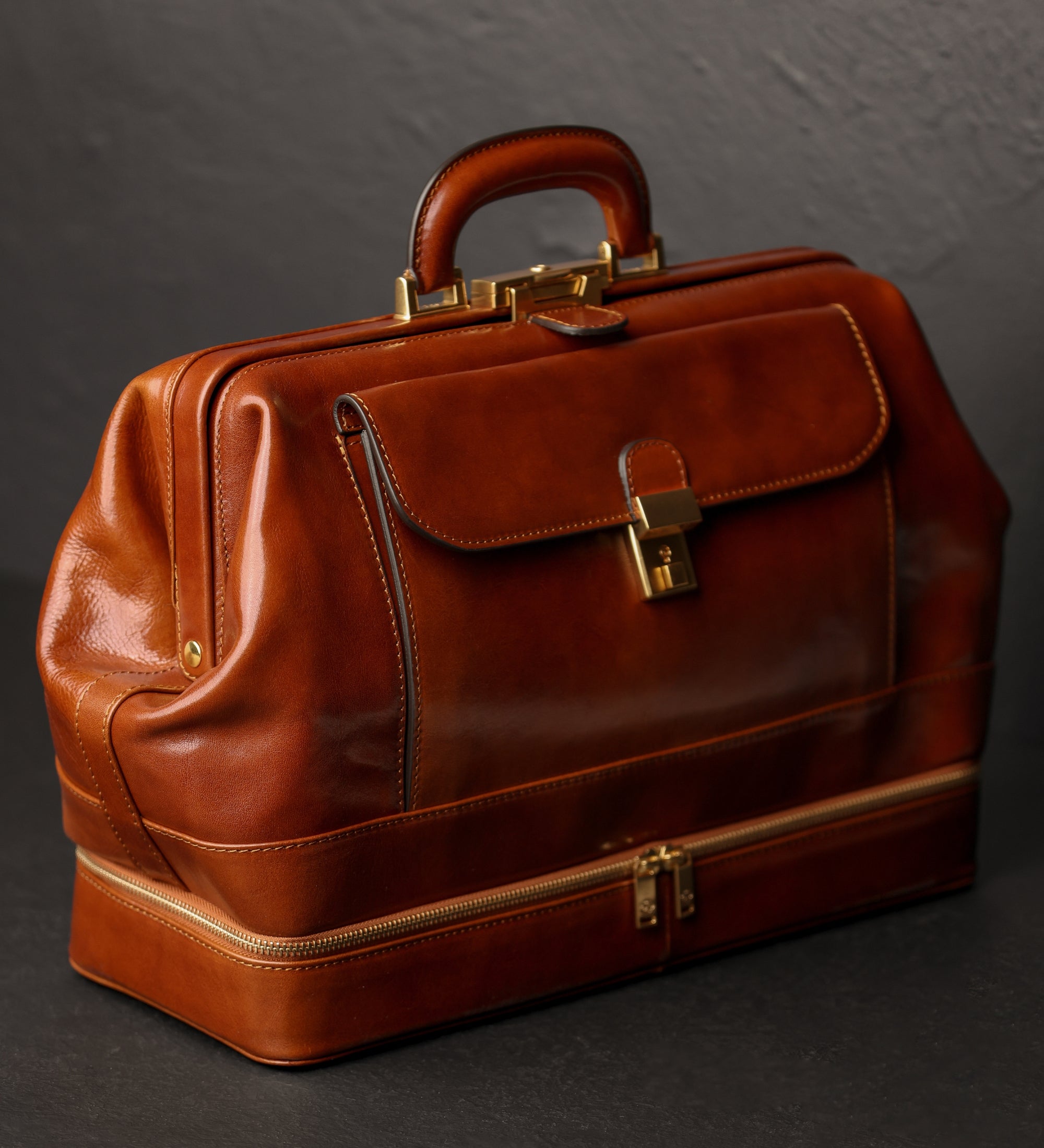 Grand sac de docteur en cuir italien pour femme The Master and Margarita