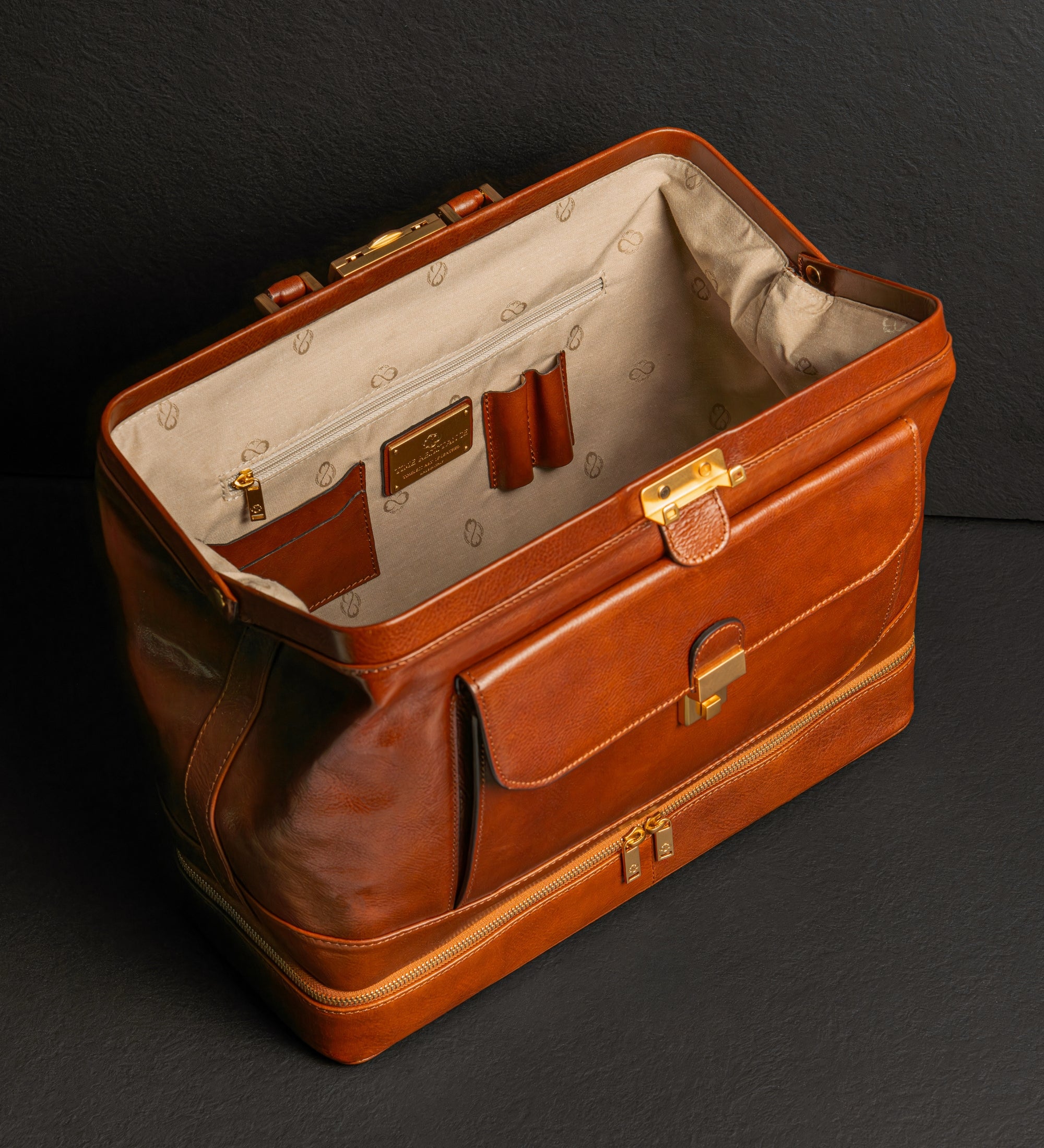 Grand sac de docteur en cuir italien pour femme The Master and Margarita