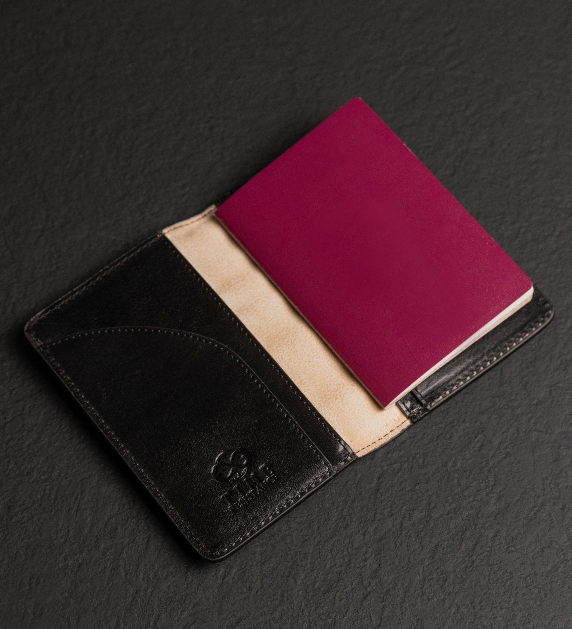 Petit porte-passeport en cuir pour femme Gulliver's Travels