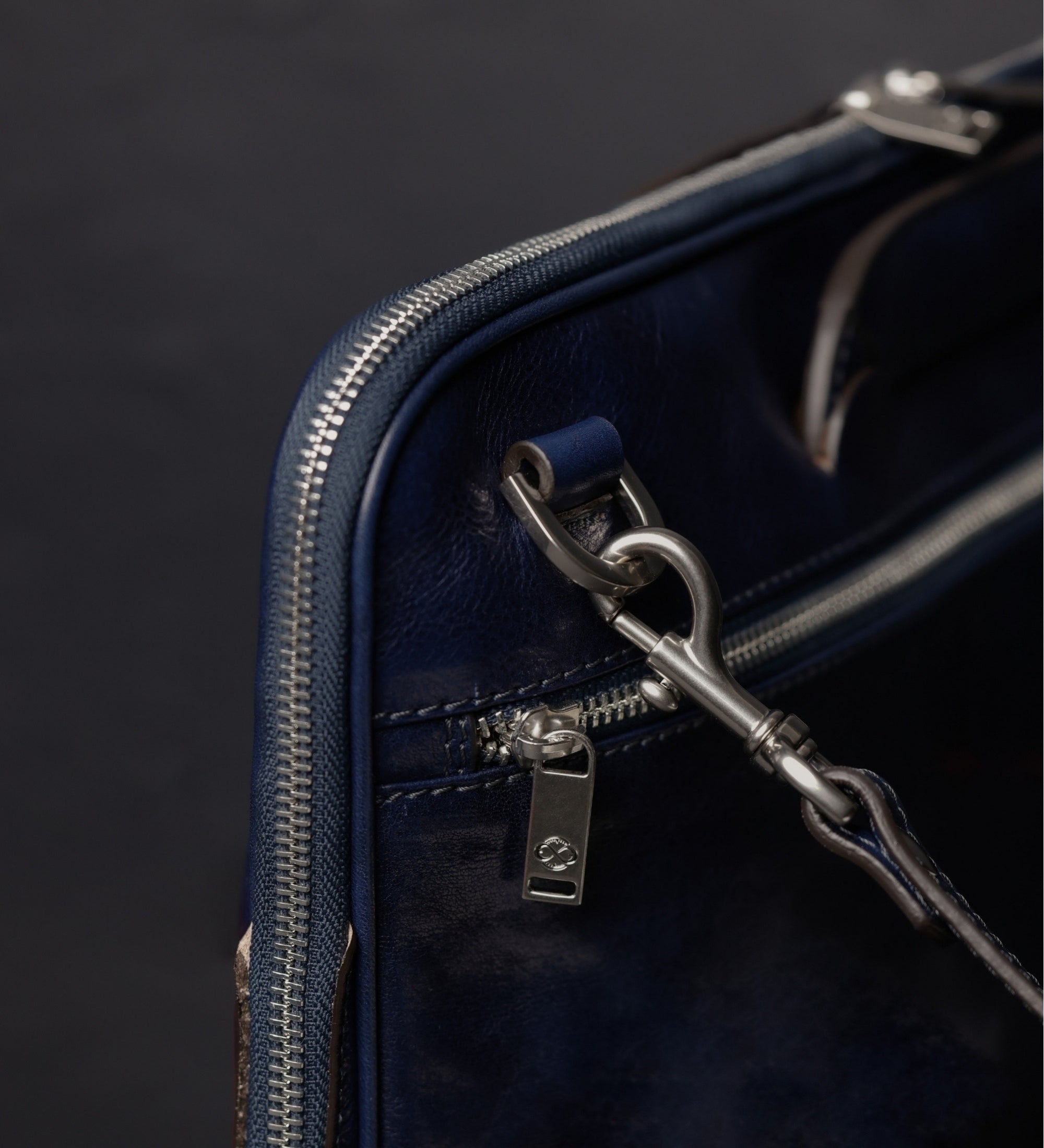 Sacoche pour ordinateur portable en cuir pour femme Brave New World