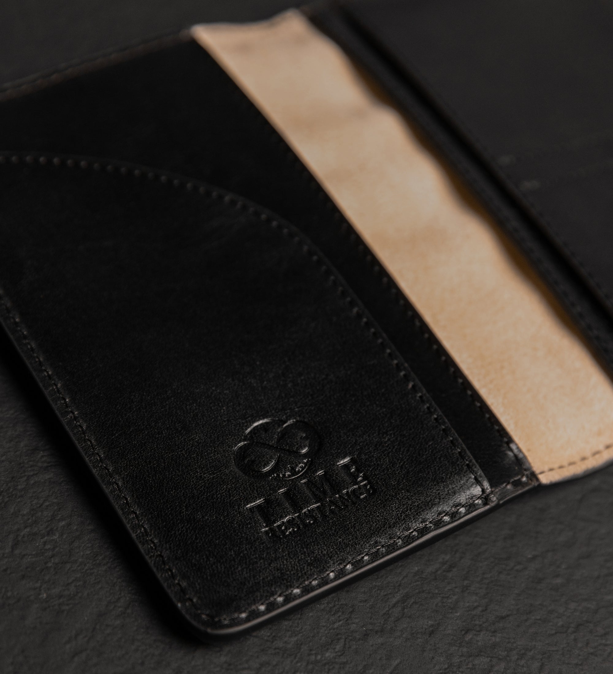 Petit porte-passeport en cuir pour femme Gulliver's Travels