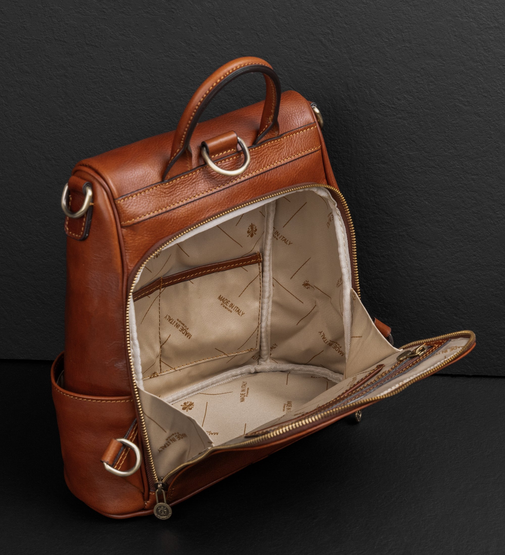 Sac à dos convertible en sac à l’épaule en cuir marron cognac pour femme The Waves