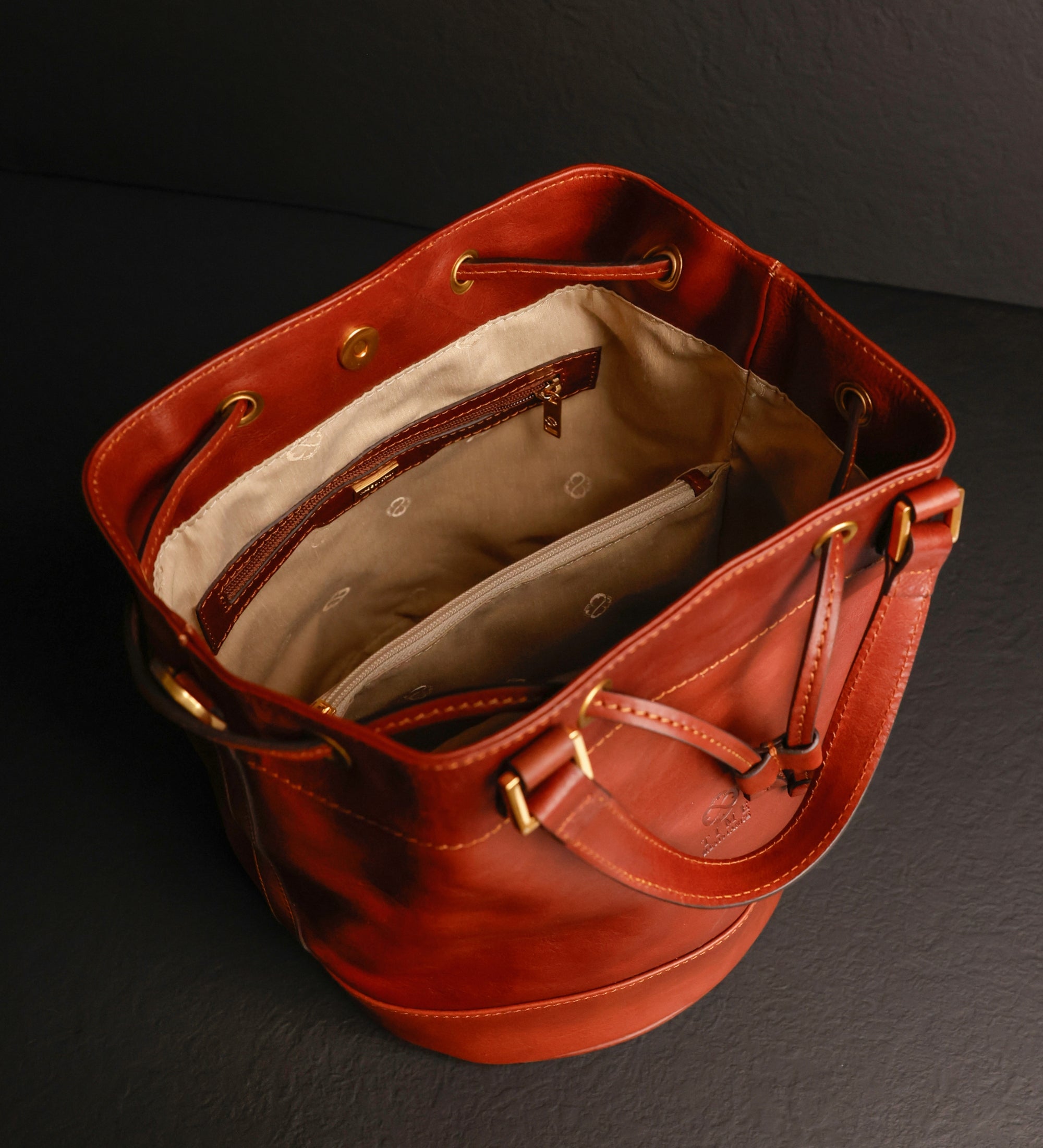 Sac seau en cuir pour femme Light In August