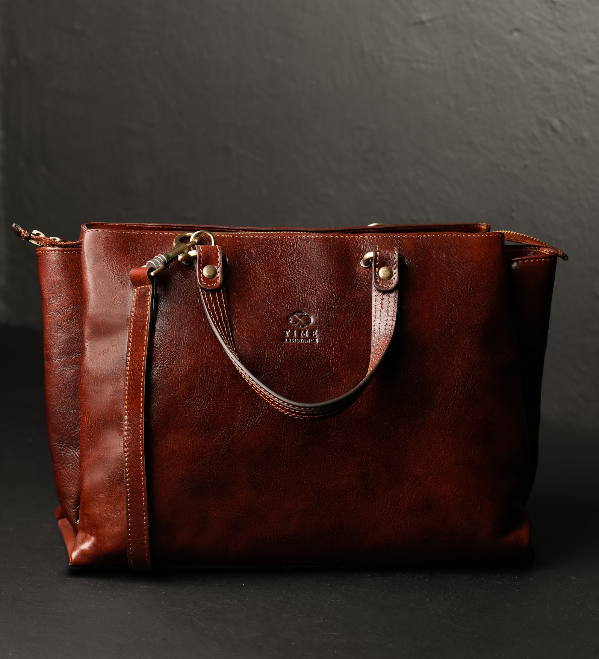 Sac cabas à l’épaule en cuir pour femme The Scarlet Letter