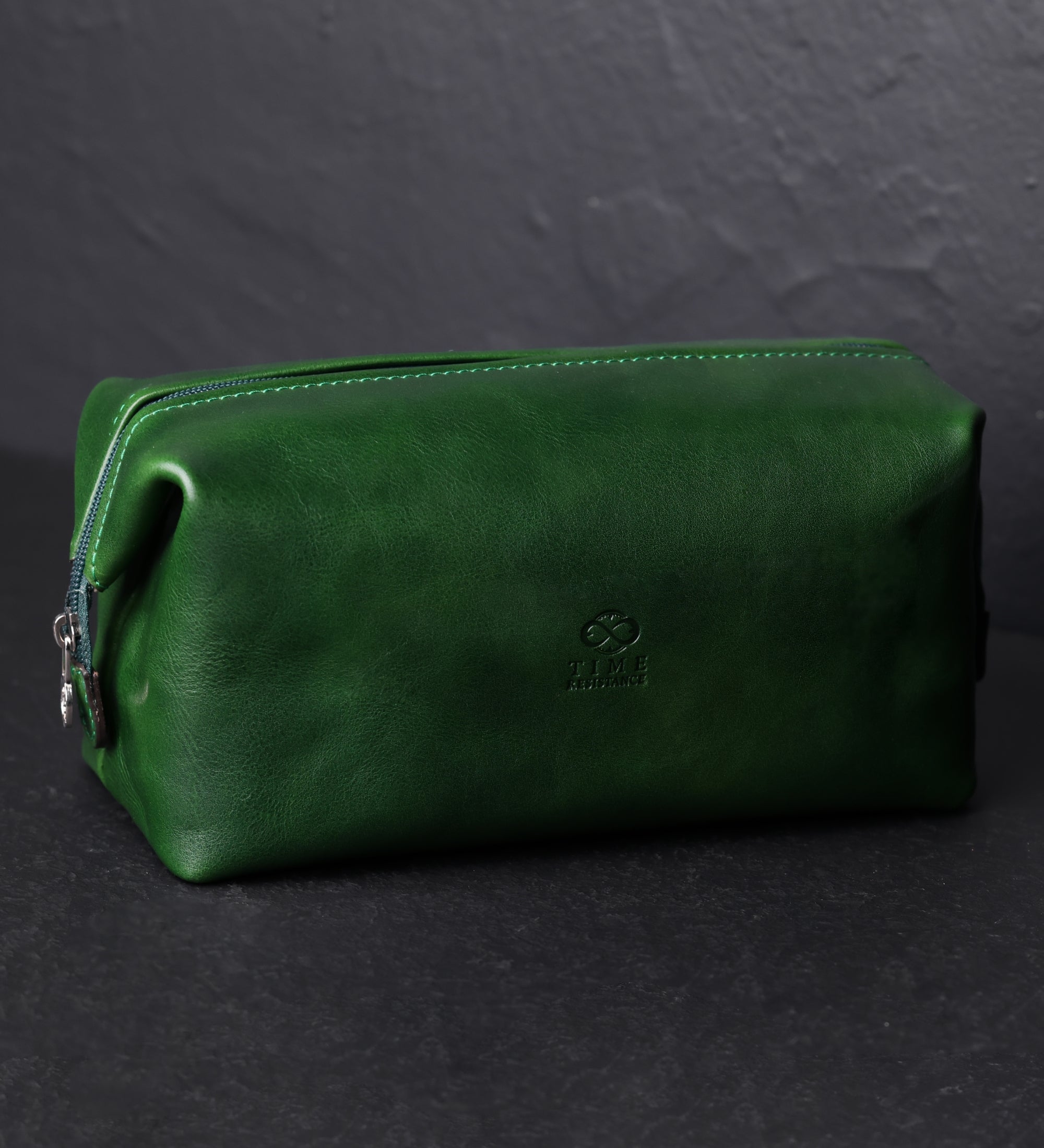Petite trousse de toilette en cuir Four Past Midnight