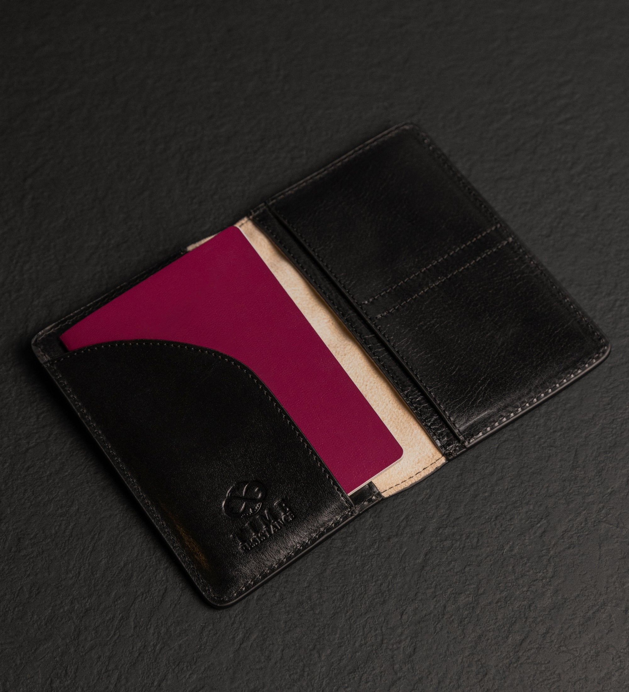 Petit porte-passeport en cuir pour femme Gulliver's Travels