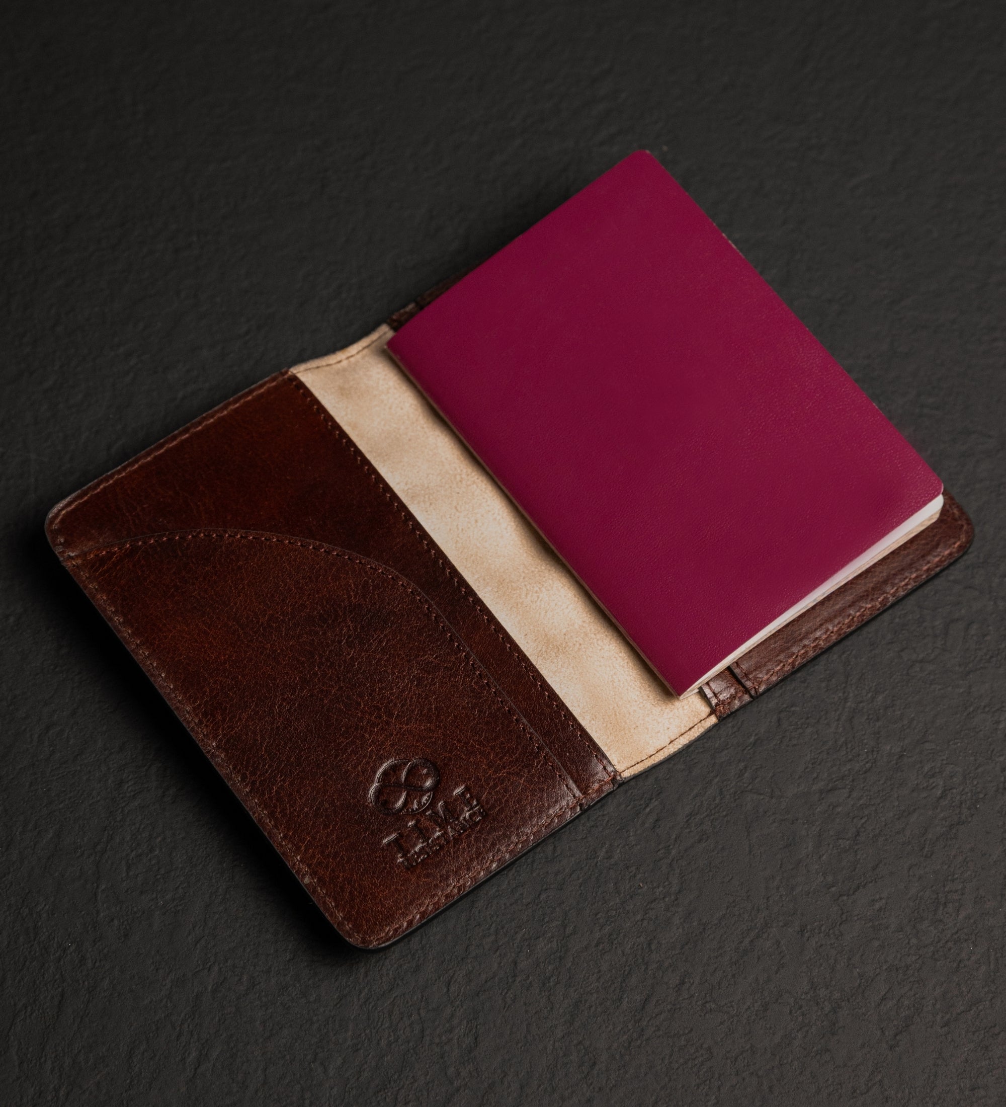 Petit porte-passeport en cuir pour femme Gulliver's Travels