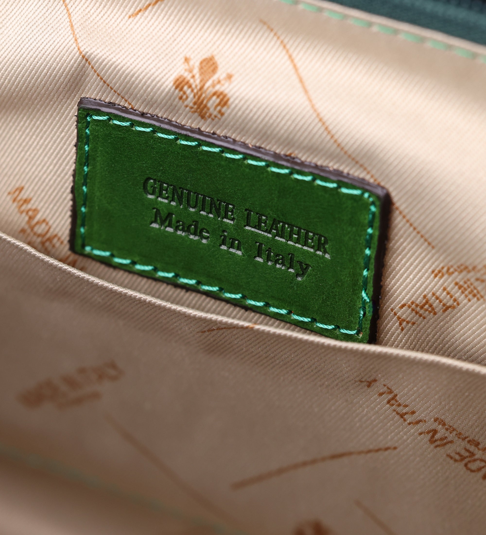 Petite trousse de toilette en cuir Four Past Midnight