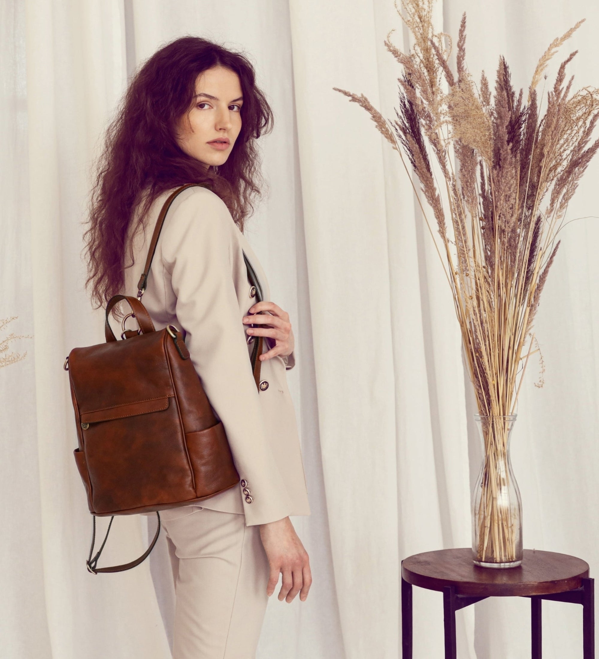 Sac à dos convertible en sac à l’épaule en cuir marron cognac pour femme The Waves