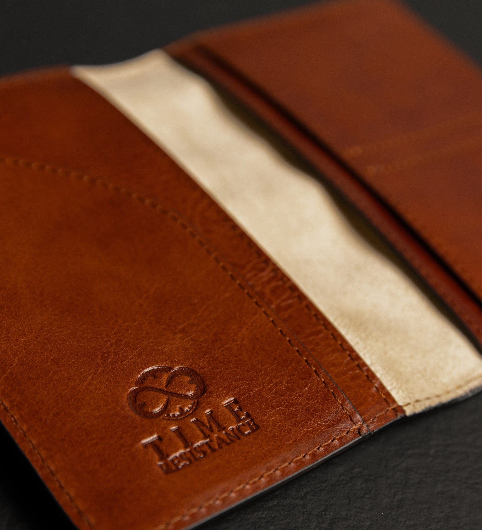 Petit porte-passeport en cuir pour femme Gulliver's Travels