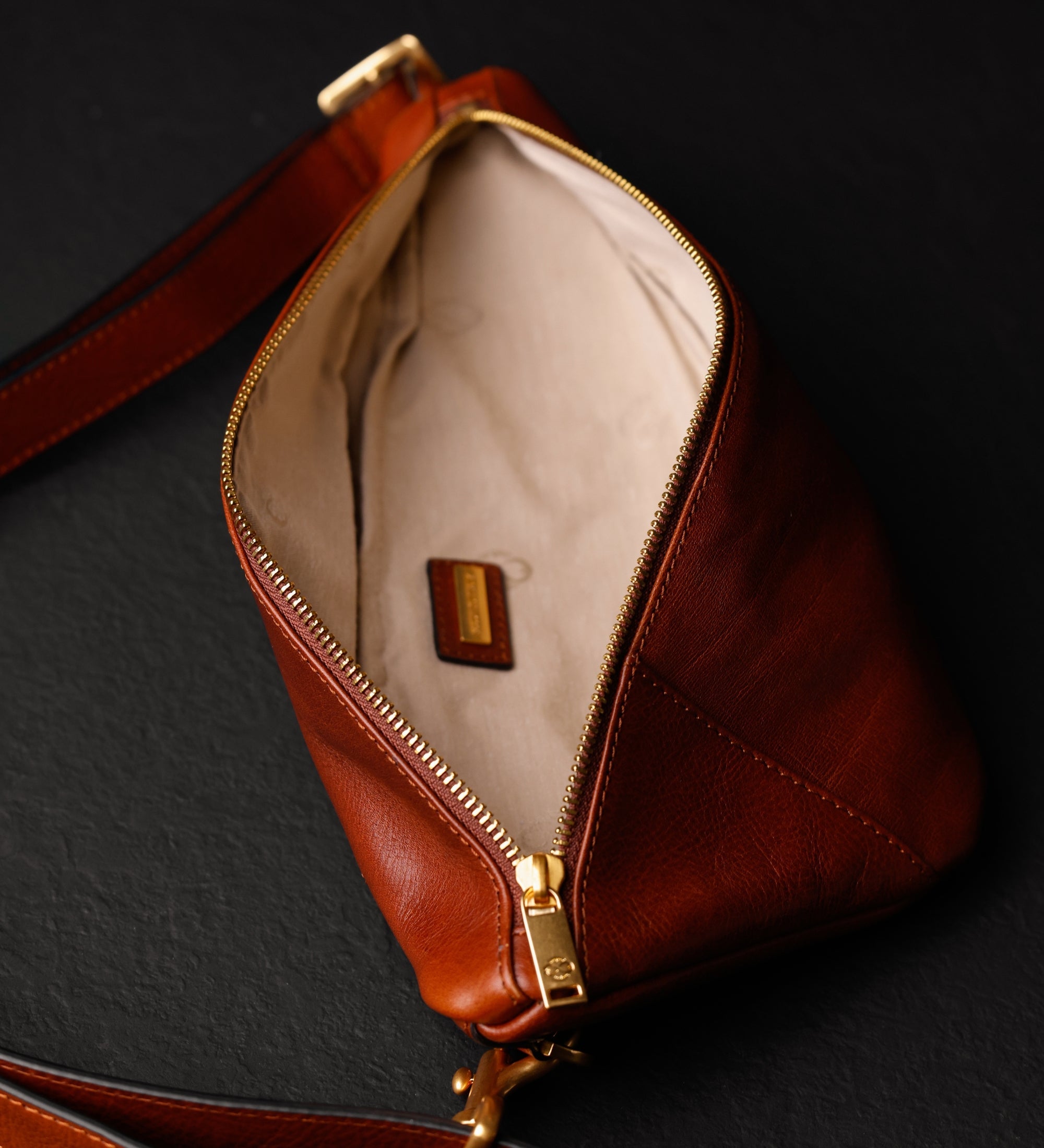 Sac de poitrine en cuir Tales of the City