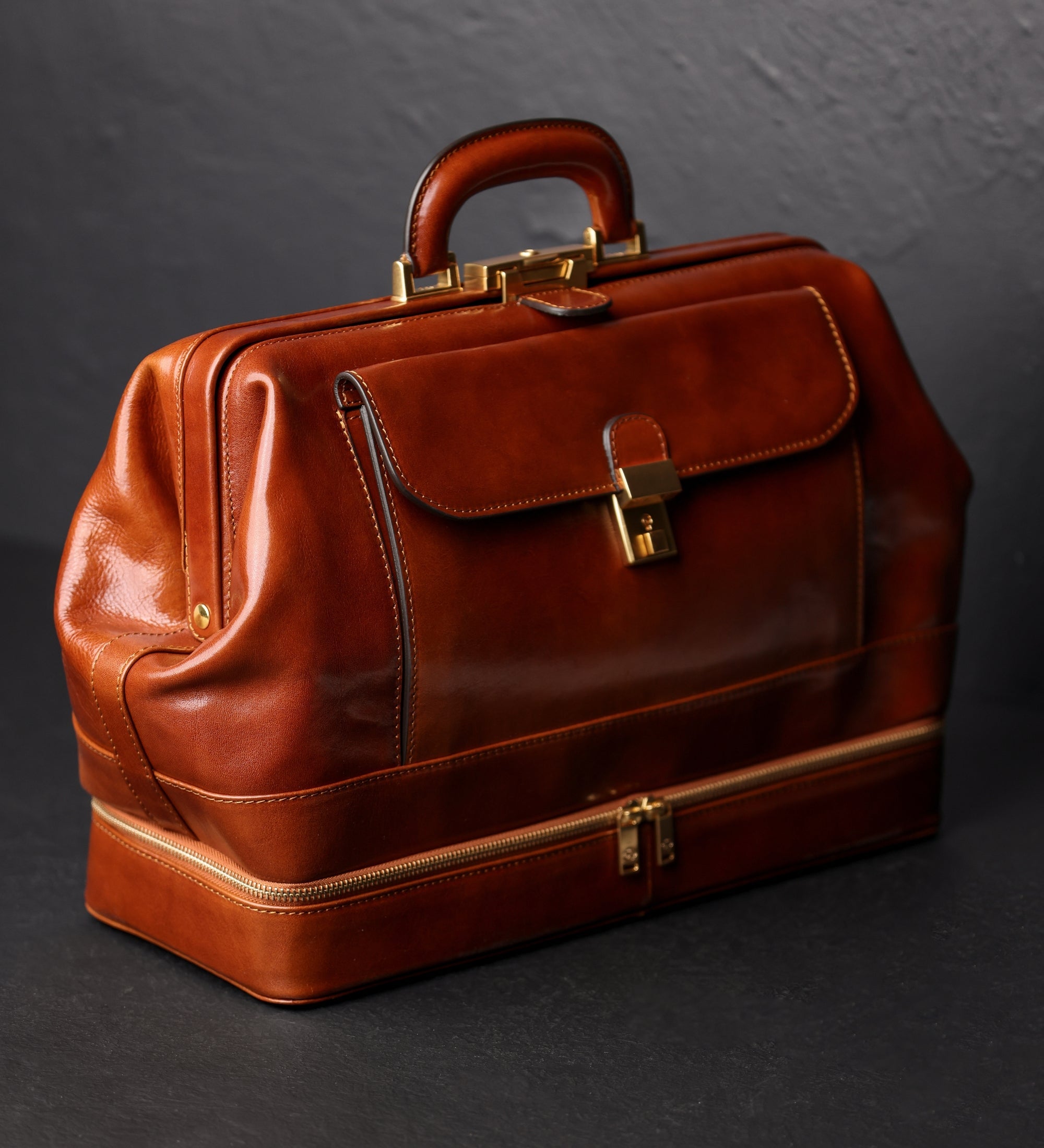 Grand sac de docteur en cuir italien pour femme The Master and Margarita
