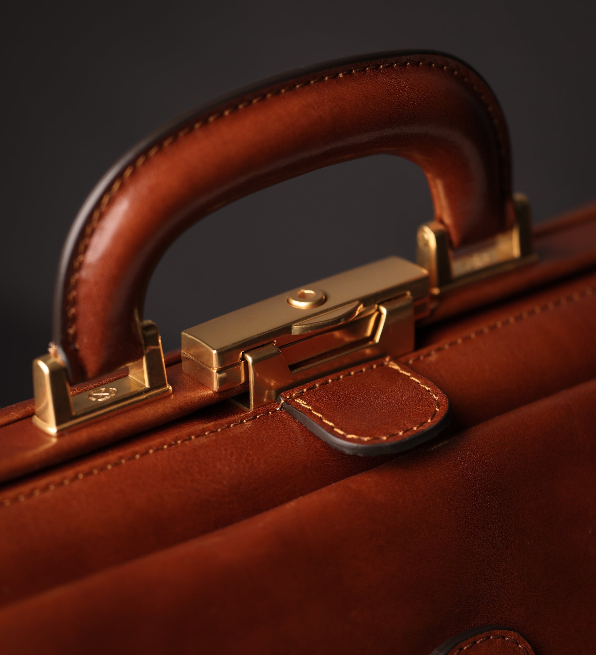 Grand sac de docteur en cuir italien pour femme The Master and Margarita