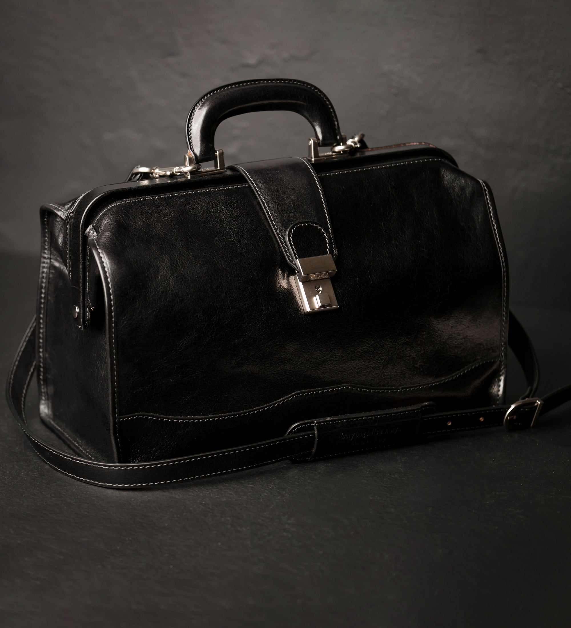 Petit sac de docteur en cuir David Copperfield
