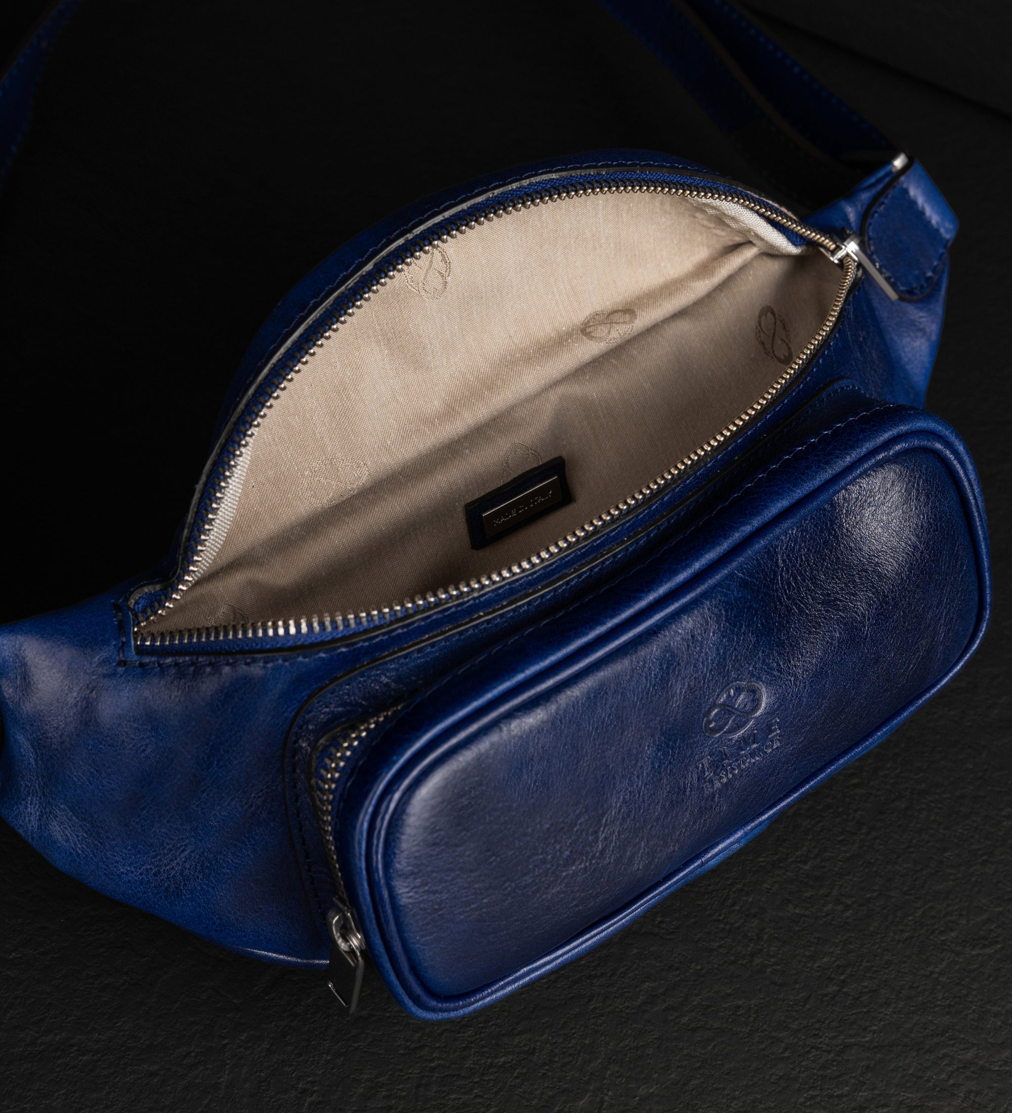 Sac banane à bandoulière en cuir Independent People
