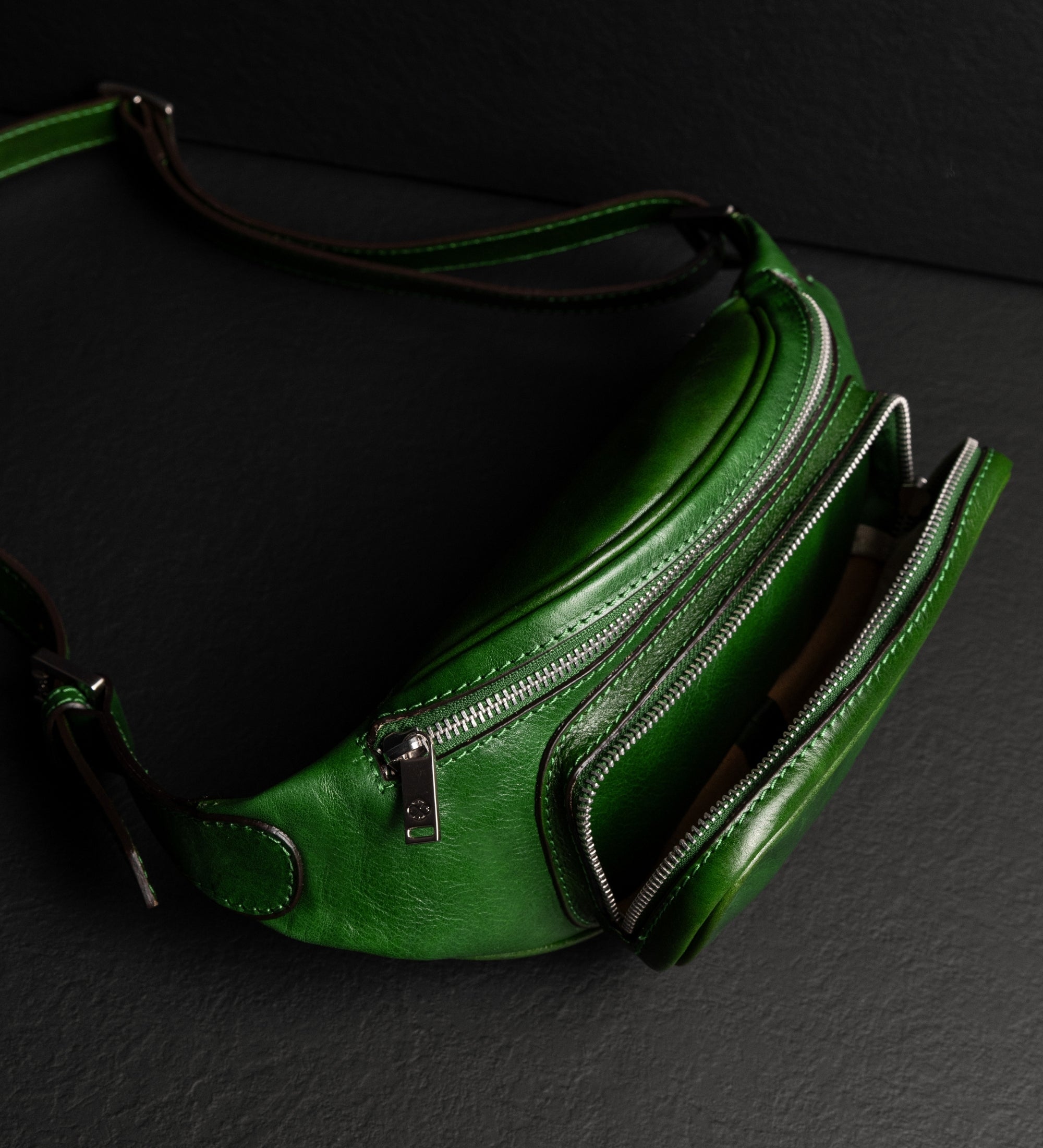 Sac banane à bandoulière en cuir Independent People