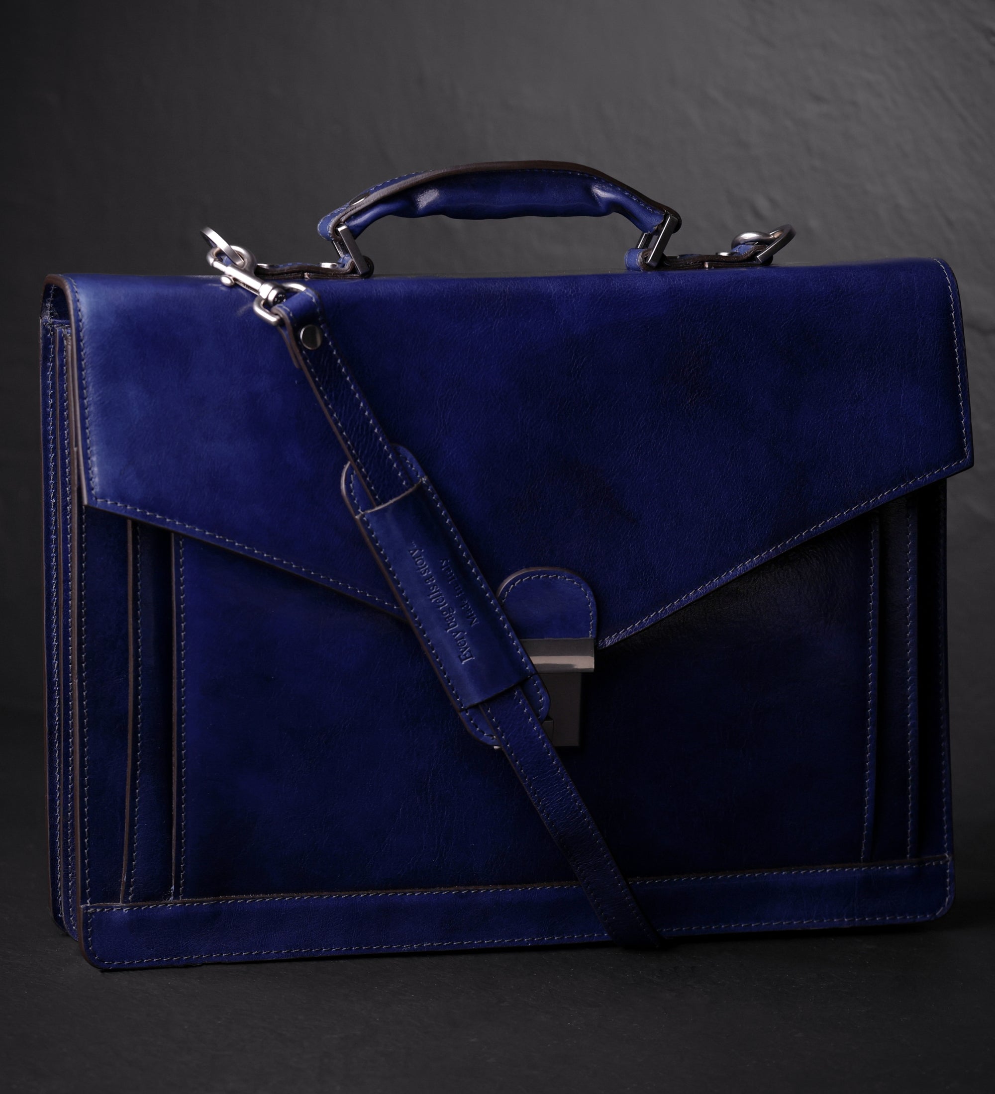 Mallette en cuir au design classique The Magus