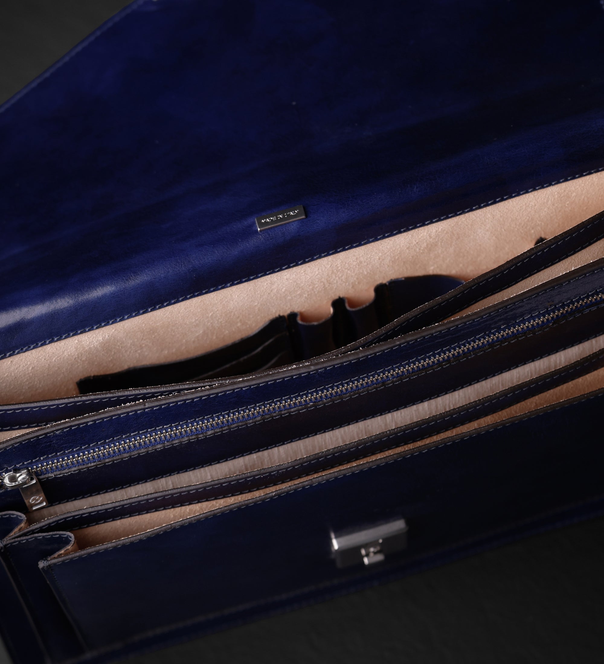 Mallette en cuir au design classique The Magus