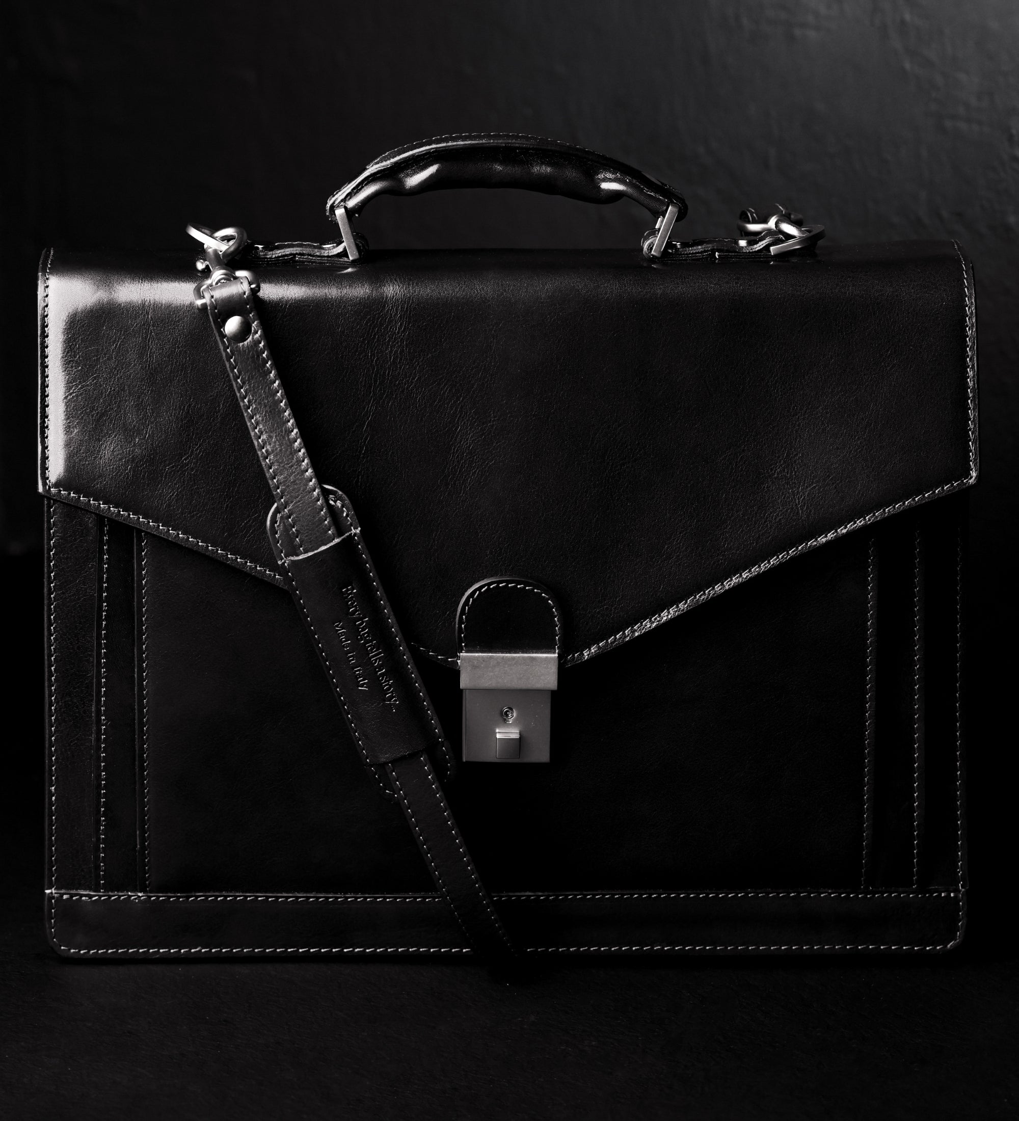 Mallette en cuir au design classique The Magus