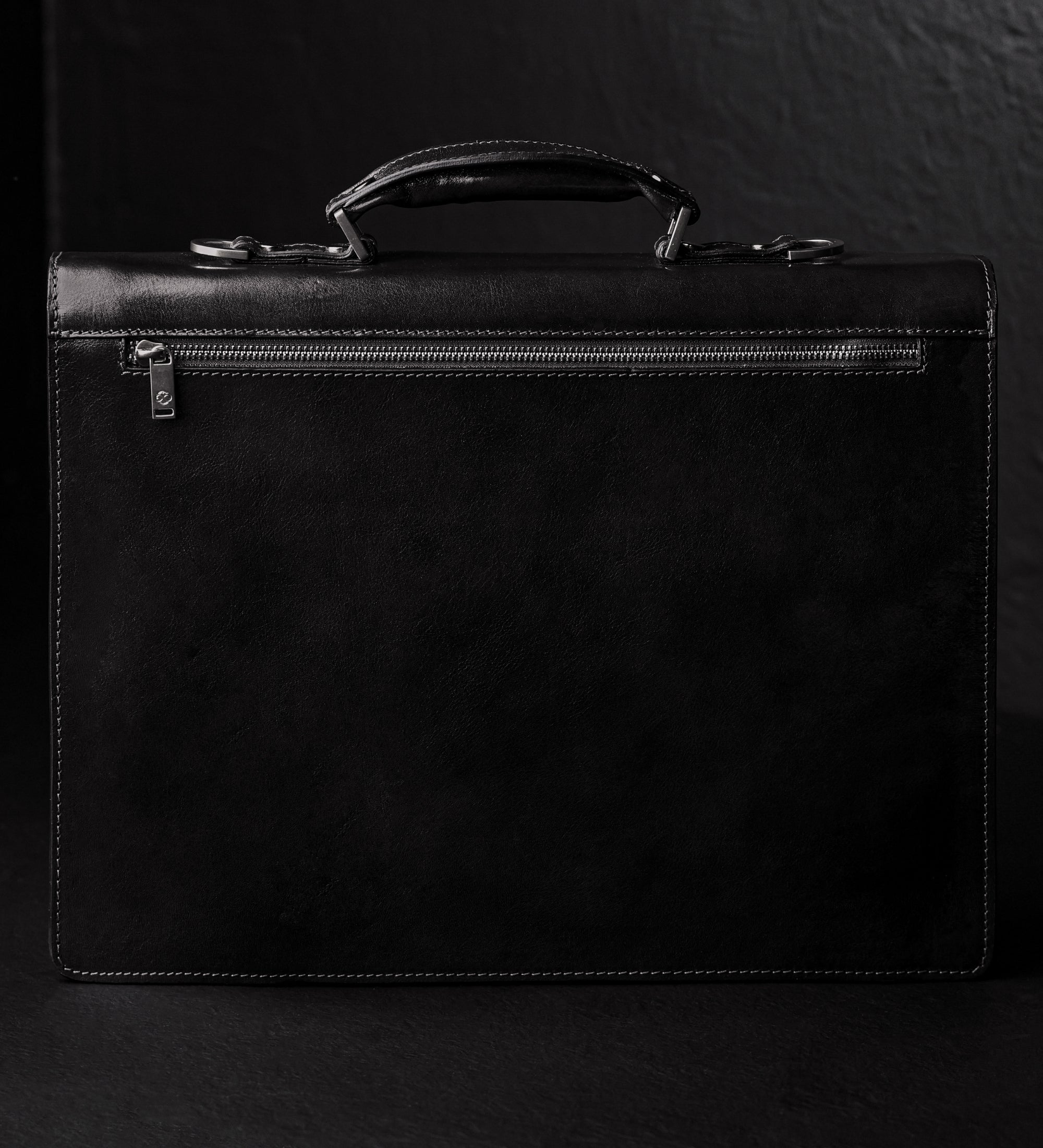 Mallette en cuir au design classique The Magus