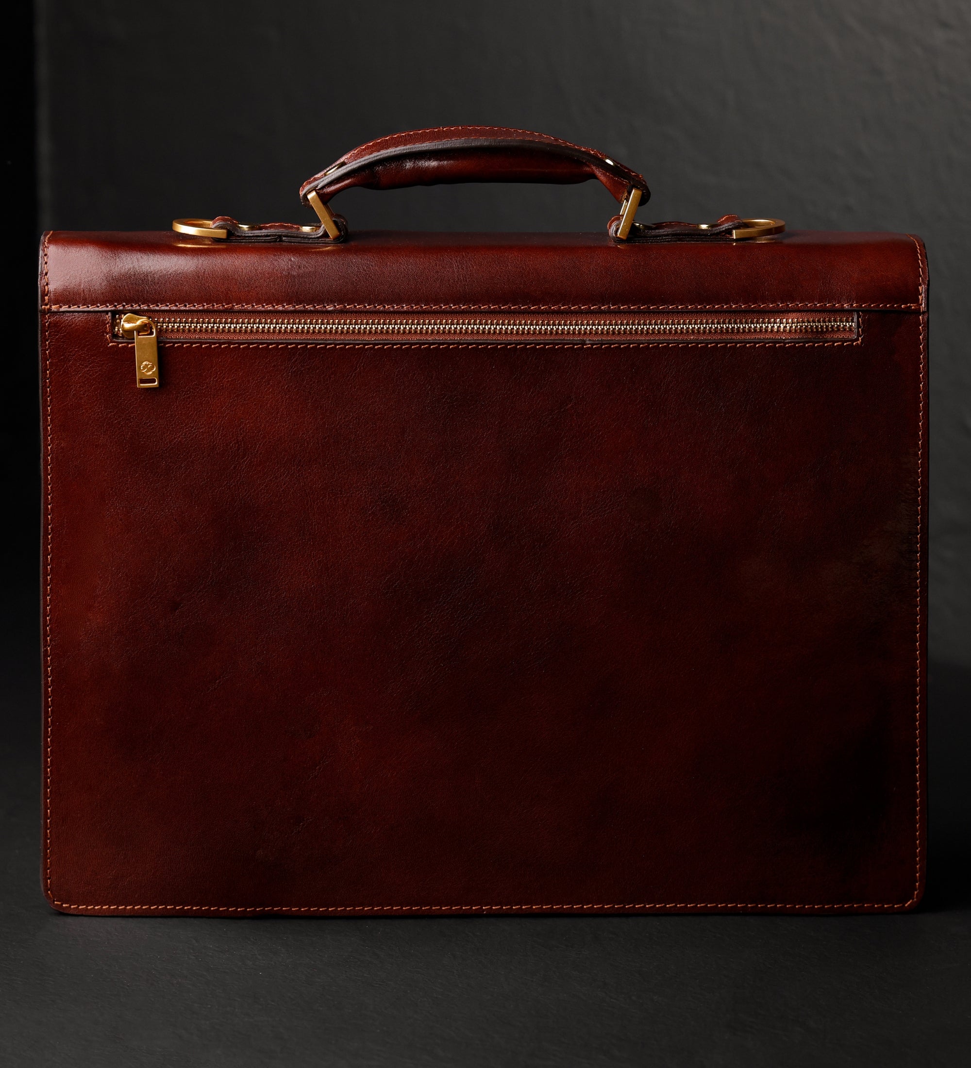 Mallette en cuir au design classique The Magus