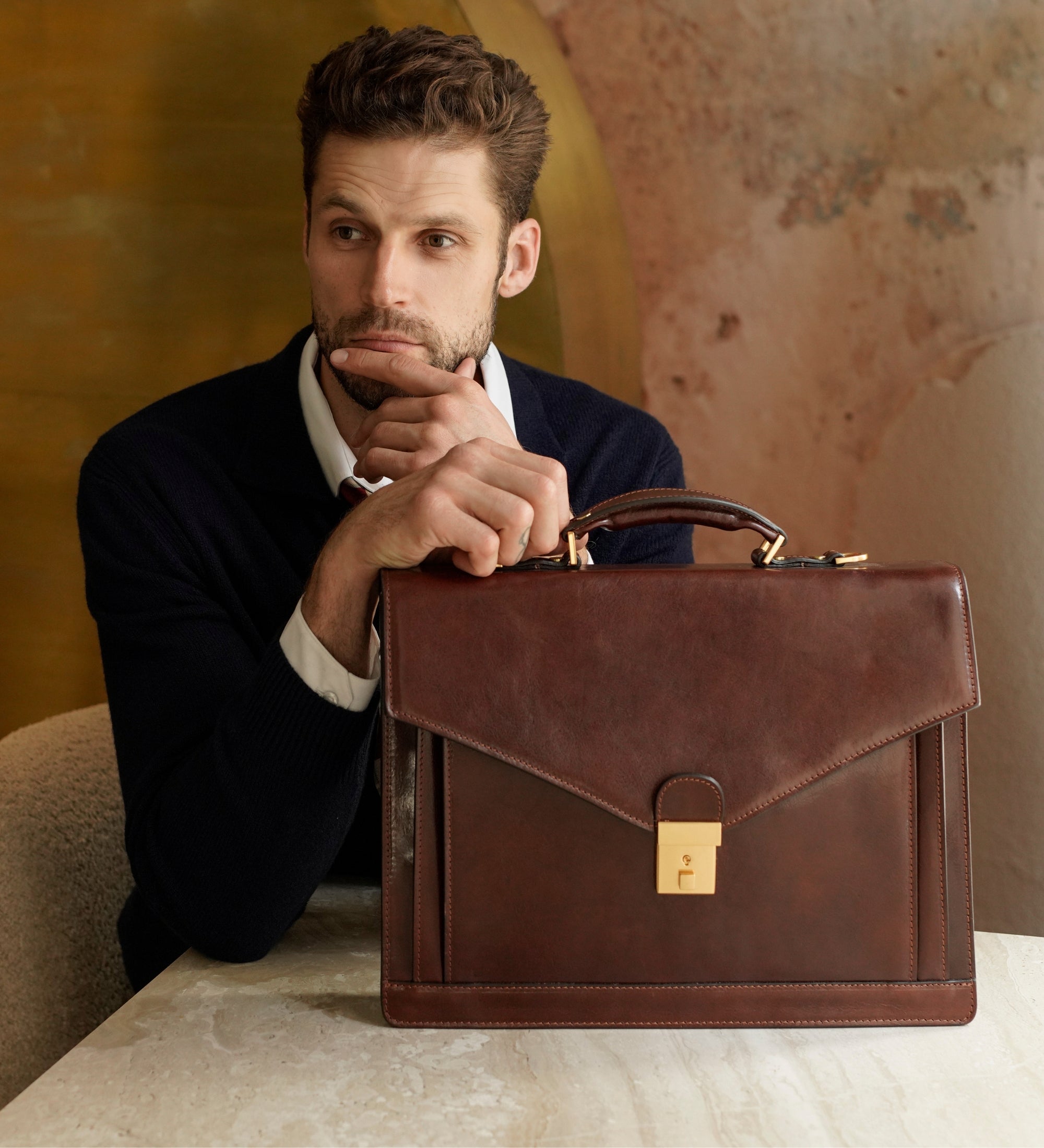 Mallette en cuir au design classique The Magus